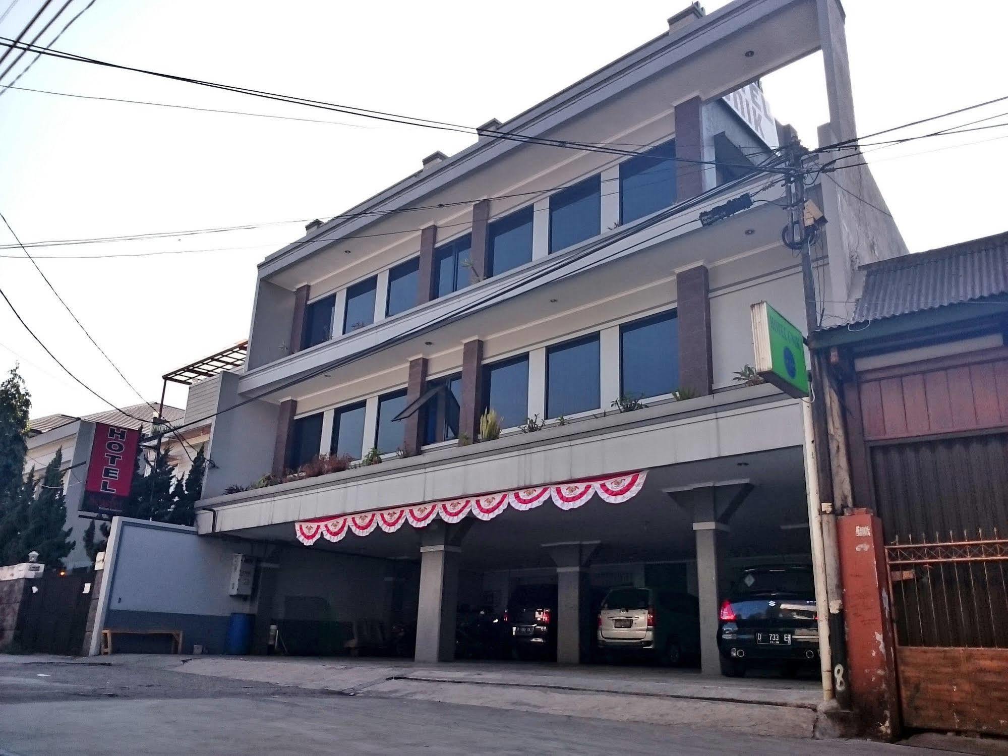 Unik 2* Bandung