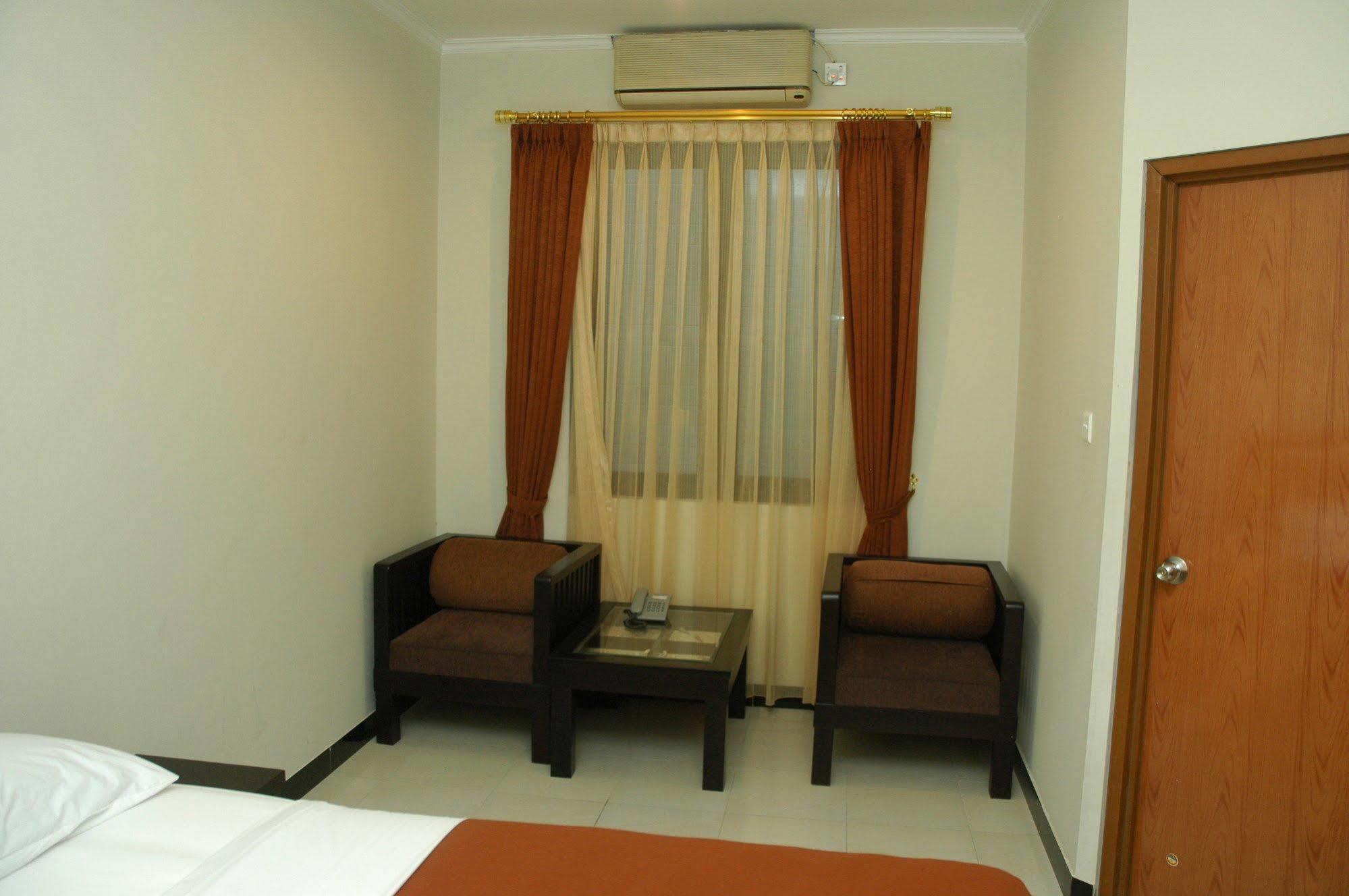 Unik 2* Bandung